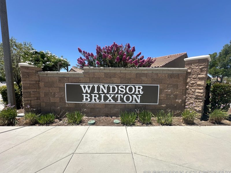 Stone monument sign for the Windsor Brixton community in Temecula